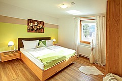 Haus Antonie - Ferienwohnung Füssen im Allgäu - FeWo Säuling - Schlafzimmer 1